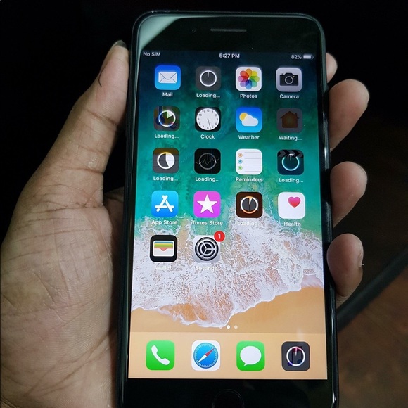 I phone 7s unlocked black metallic - Picture 2 of 2